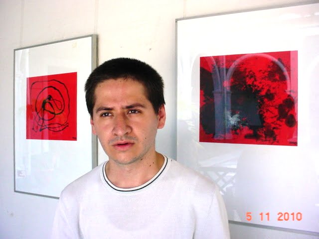 Wesley Acuna, habla sobre su obra, tras de el parte de la exposicion de arte